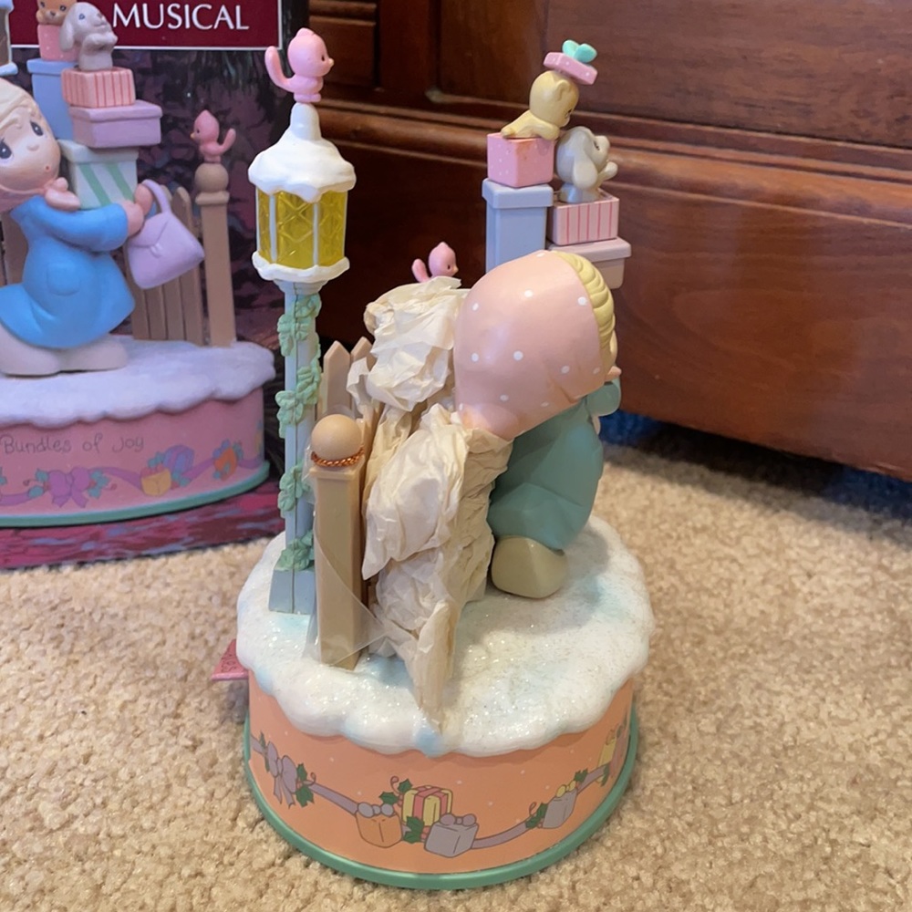 Precious Moments Bundles of Joy action musical figurine. NWT. - Picture 5 of 13